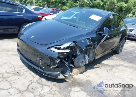 2024 Tesla Model Y Long Range Dual Motor All-Wheel Drive from USA, damaged, VIN 7SAYGDEE1RA241395